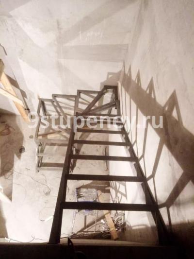 Металлические лестницы в подвал
